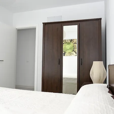 Pura Vida Beach Suites *